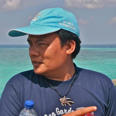 Indonesian marine biologist Yunaldi Yahya. His organization believes that protections for the Banggai Cardinal should be made in Indonesia with support from other countries.