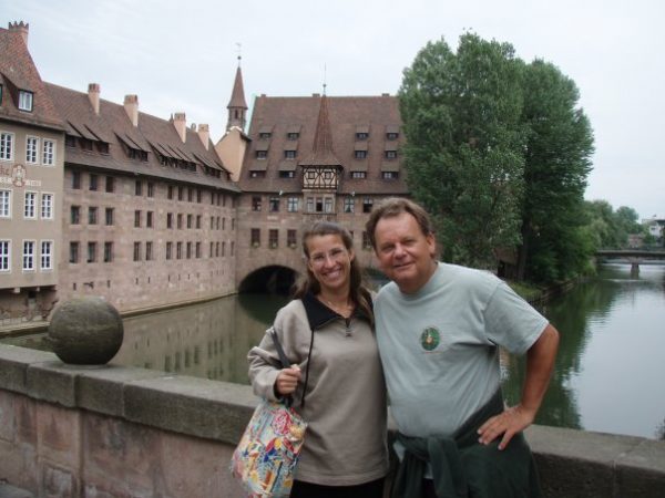 Bob with Wet Web Media collaborator Michelle Lemech at Interzoo in Nuremberg. Bob's caption: "Deutschlund Deutschlund, where da hell are da biers!"